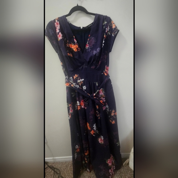 Eshakti custom- Navy floral - Picture 4 of 13